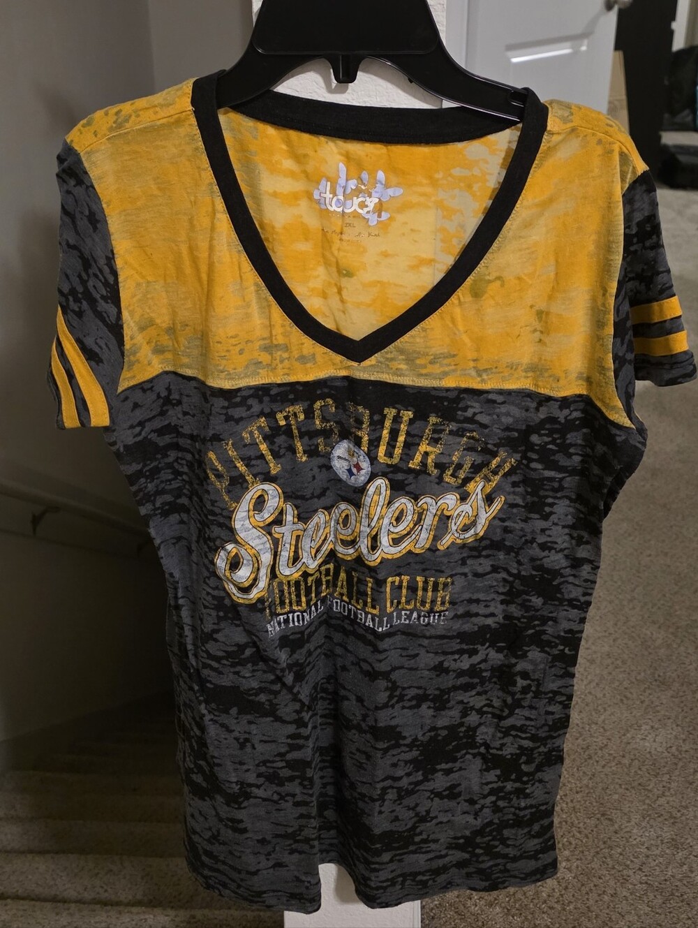 Pittsburgh Steelers Women’s V-Neck Game Day Tee - Black & Yellow